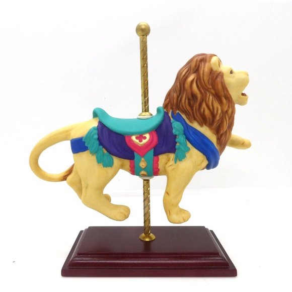 Avon Vtg. Collectable Carousel Lion Figurine NIB - Picture 2 of 6